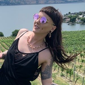 Meet your Posher, Jillian